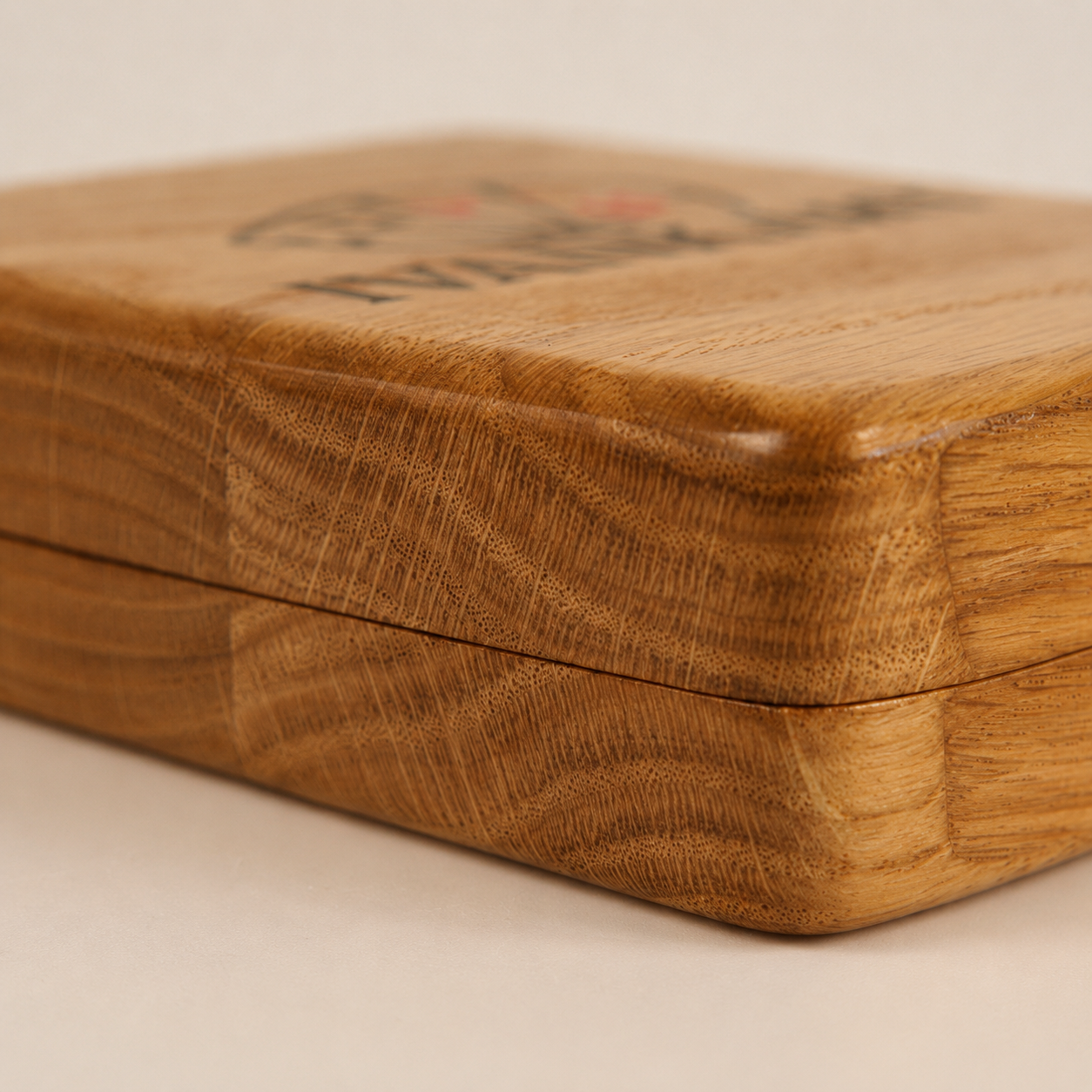 Single Deck Magnetic Lid Oak Case for Playing Cards