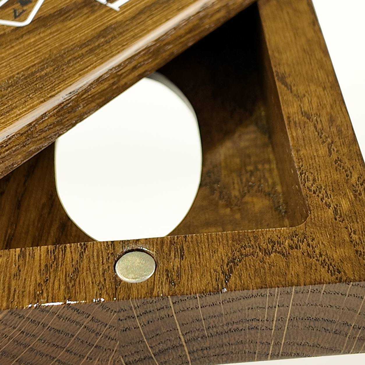 Single Deck Push-Out Oak Case Walnut for Playing Cards