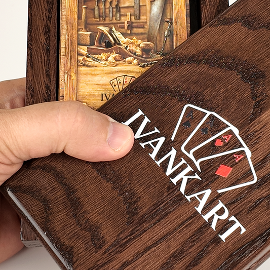 Einfacher Kartenschieber aus Eichenholz für Spielkarten